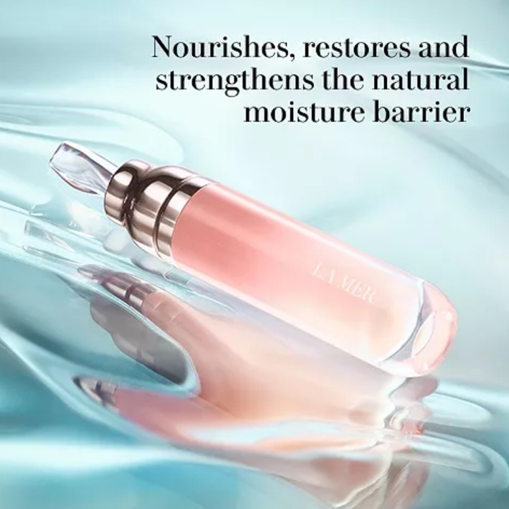 La Mer Pink Lip Volumizer. Hydrating The Lips And Giving Them More Volume.
